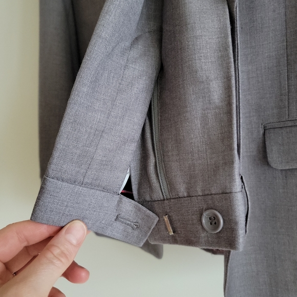 ISACC MIZRAHI Boys 2 Piece Grey Suit. NWOT. Size 14 Slim - Picture 6 of 6